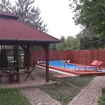 Tiszaloki Apartmanhaz *